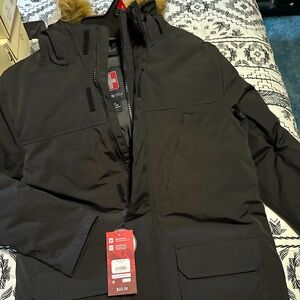 Swiss Tech Black Puffer Jacket Weather-Resistant Insulated